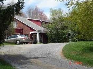 211 Jolly Hill Rd, Natrona Heights, PA 15065