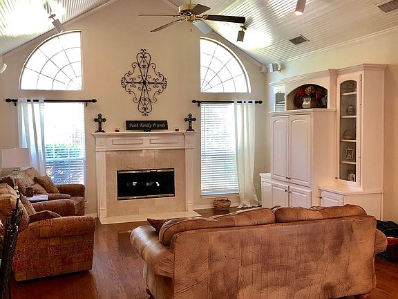 4th image of 108 Woodbridge Cir