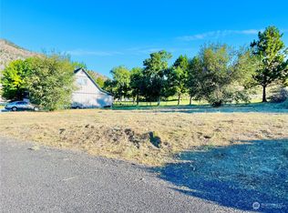 51 Long Dr, Pateros, WA 98846