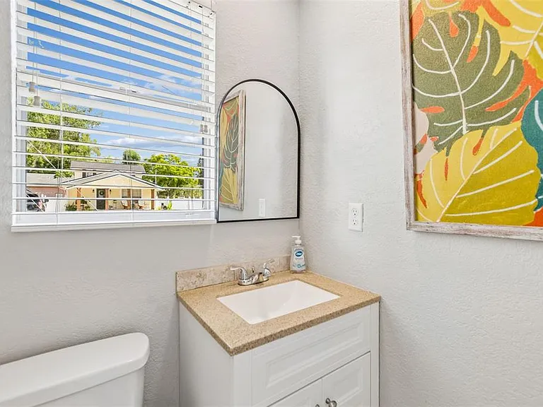 3901 N Ola Ave — Photo 34