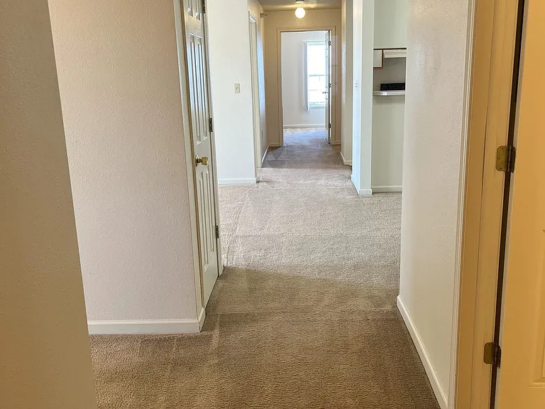 Ashley Square Apartments — Photo 11