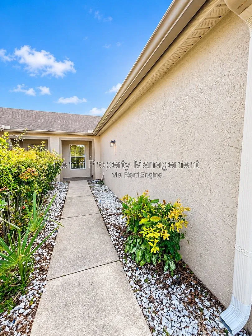 3 bed, 2.0 bath, 1336 sqft, $1,650 — Photo 2
