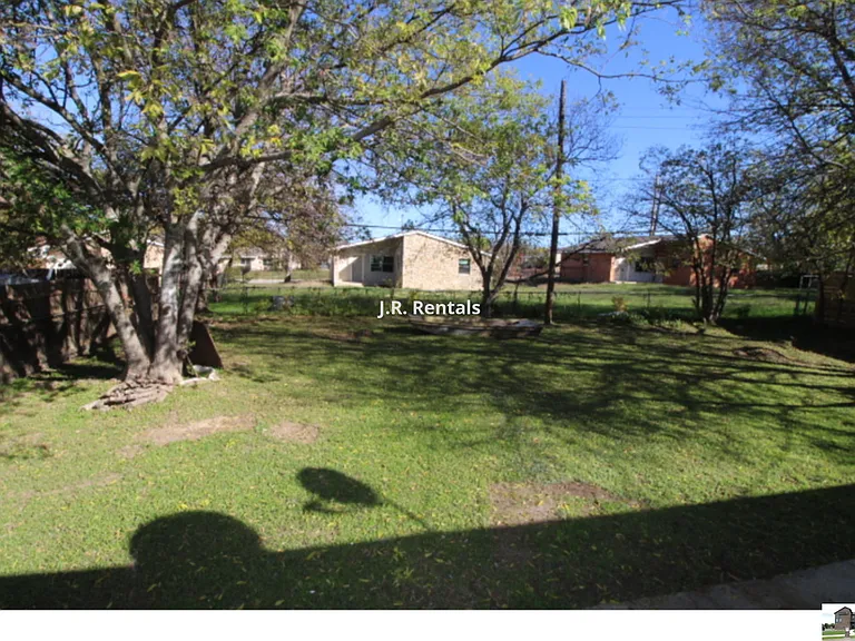 409 Short Ave — Photo 4