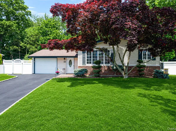 43 Dale Lane, Smithtown, NY 11787