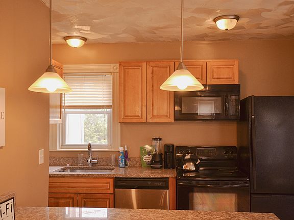 4th image of 148 Ohio Ave #1