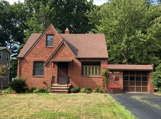 24906 E Oakland Rd, Bay Village, OH 44140