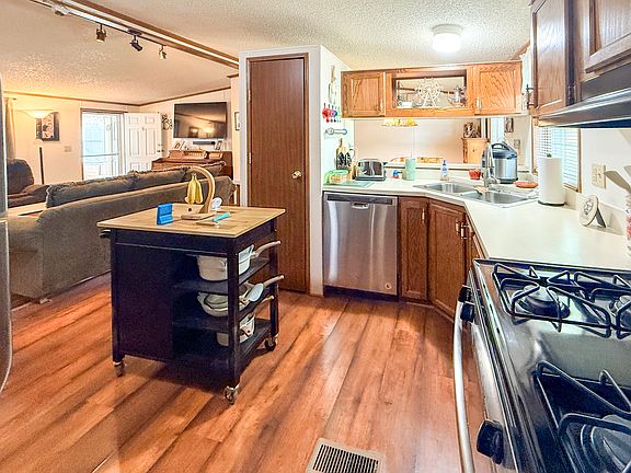 5th image of 121 Elm Ct