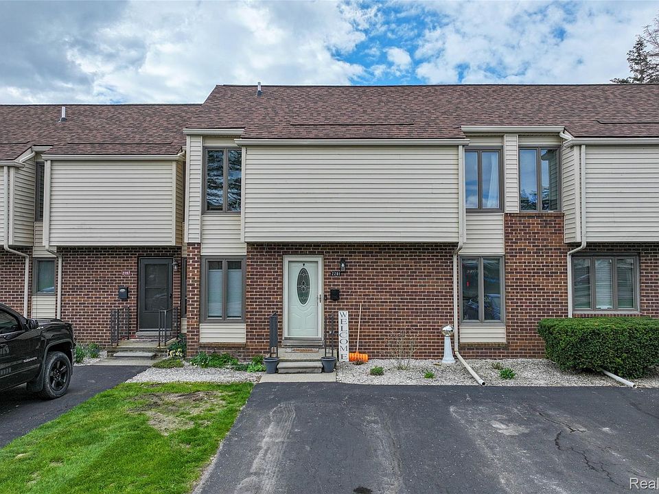 1st image of 2201 Village West Dr S