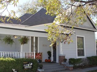 1401 N Robinson St, Cleburne, TX 76031