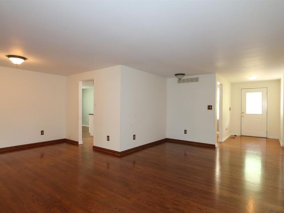 4th image of 4120 Walshwood Ct