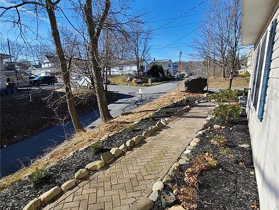 4th image of 104 Wawayanda Ave