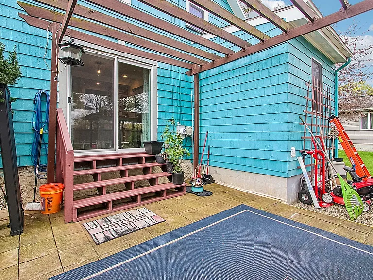 312 Howland Ave — Photo 23