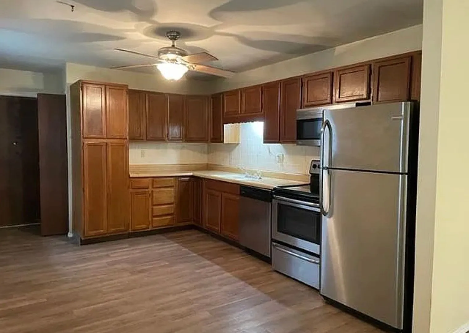 3 bed/2 bath — Photo 2