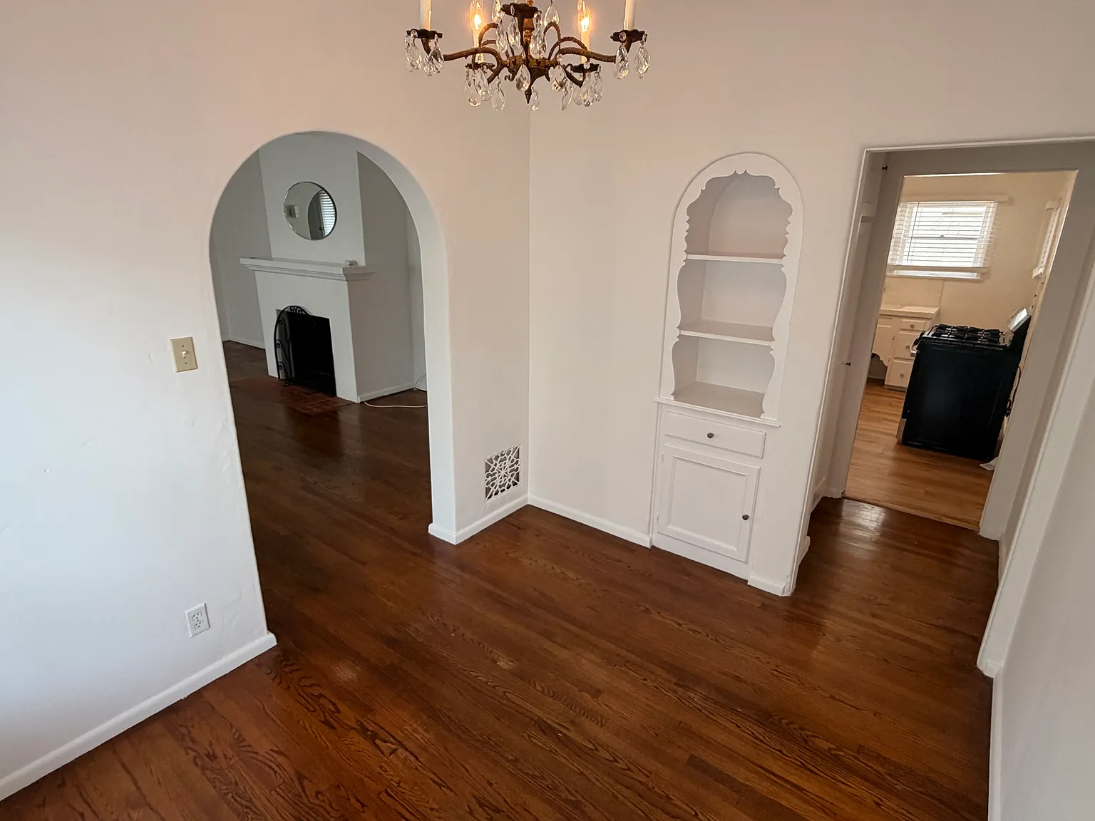 1 bed, 800 sqft, $4,200 — Photo 4