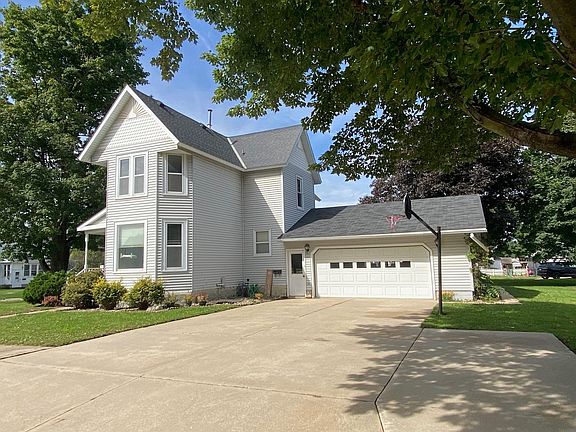 3rd image of 703 Ash St