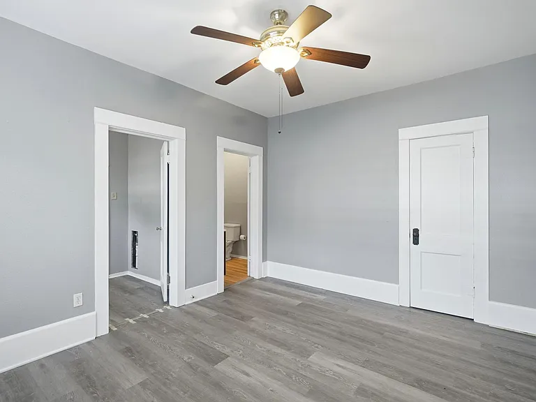735 Victoria St — Photo 4