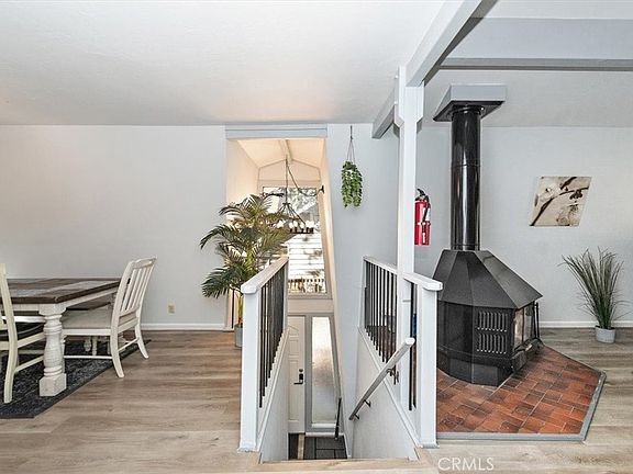 3rd image of 598 Dahlia Dr