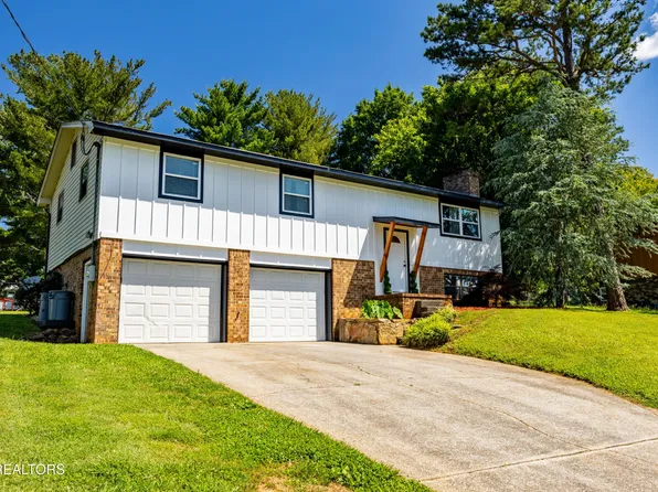 2136 Colonial Cir, Maryville, TN 37803