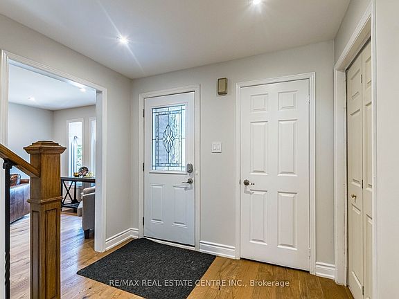 3rd image of 1571 Meadowfield Cres