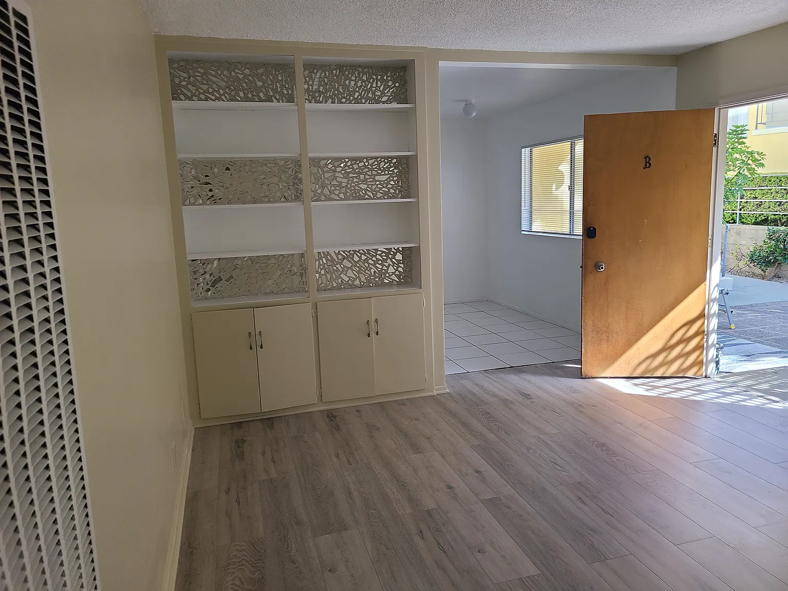 3 bed, 1.5 bath, 950 sqft, $4,995 — Photo 3
