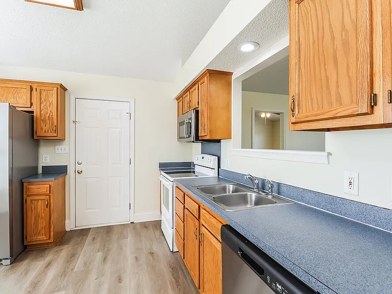 4512 Carol Ct — Photo 8