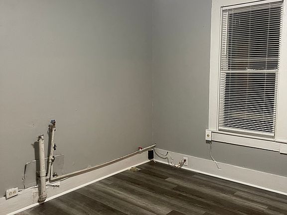 3rd image of 601 W Hazel St