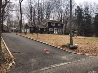 33 Briarcliff Rd, Shoreham, NY 11786