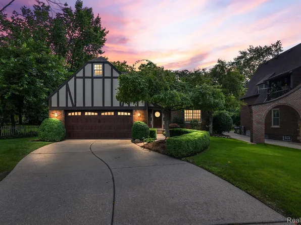 942 Bedford Rd, Grosse Pointe, MI 48230