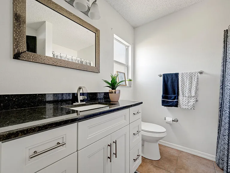 601 SW Icon Ave — Photo 13