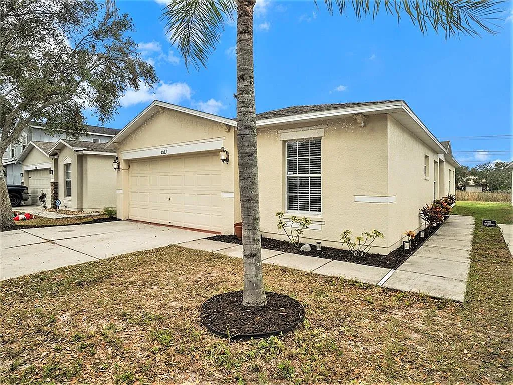 3 bed, 2.0 bath, 1303 sqft, $2,500 — Photo 3