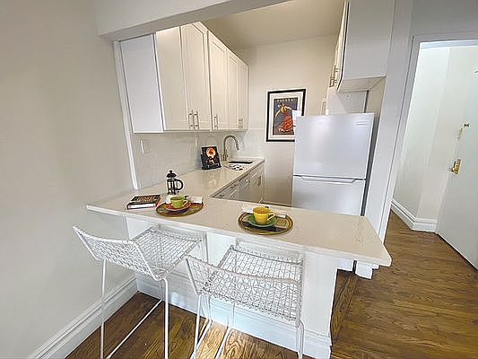4th image of 524 W 140th St #3