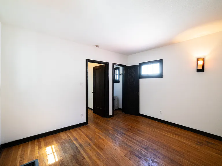 836 Silverlake Blvd — Photo 15