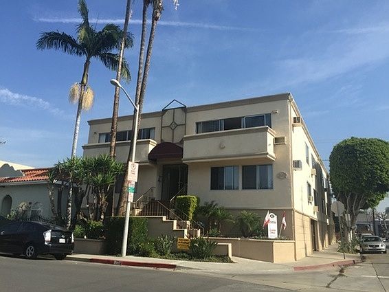 1st image of 802 W Knoll Dr APT 205