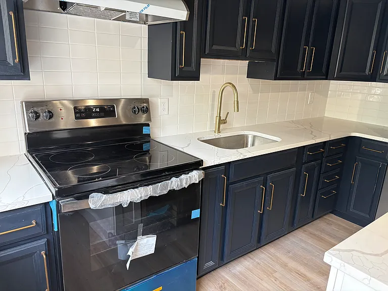 110 Railroad Ave #6 — Photo 2