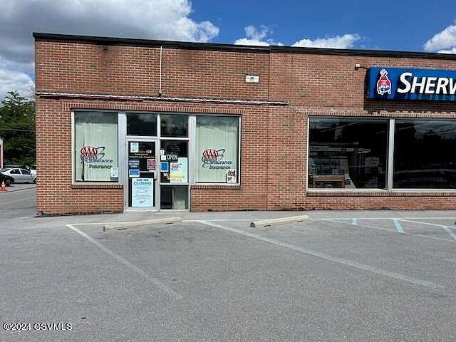 1st image of 530 N Derr Dr
