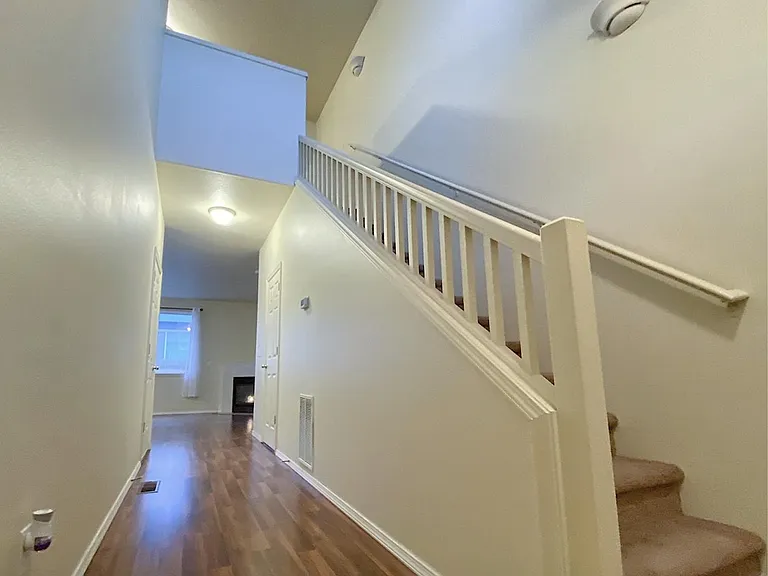 4256 SE Russell St — Photo 2