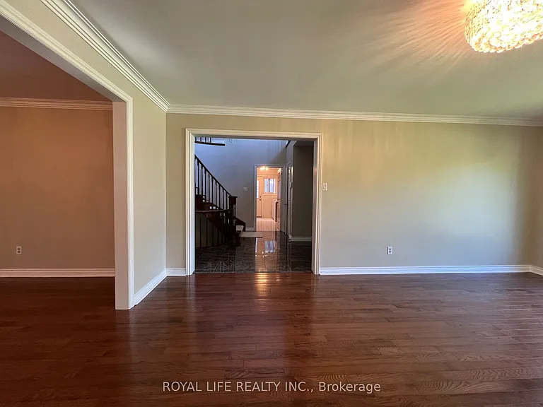 10 Saddletree Dr — Photo 4