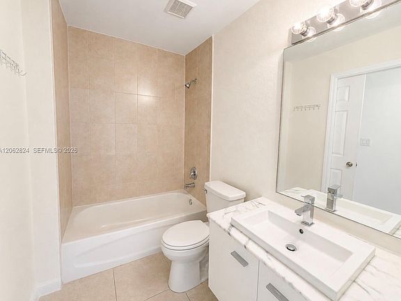 4th image of 3864 SW 48th Ave #3864