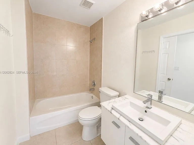 3864 SW 48th Ave #3864 — Photo 4