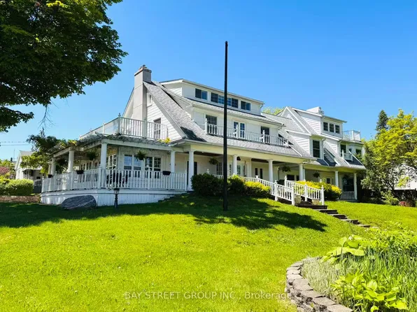 4983 River Rd, Niagara Falls, ON L2E 3G6