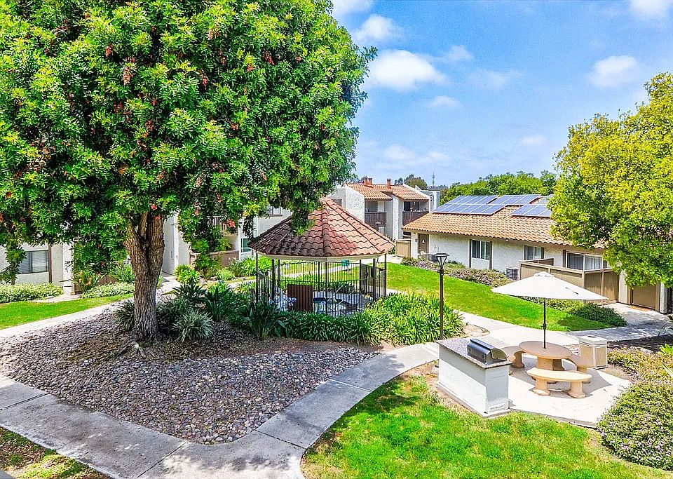 Courtyard on Colina Side