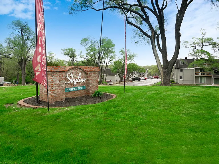 Skyline Apartments — Photo 10