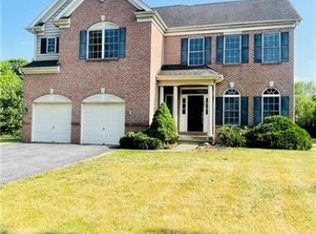 5388 Greenbriar Dr, Bethlehem, PA 18017