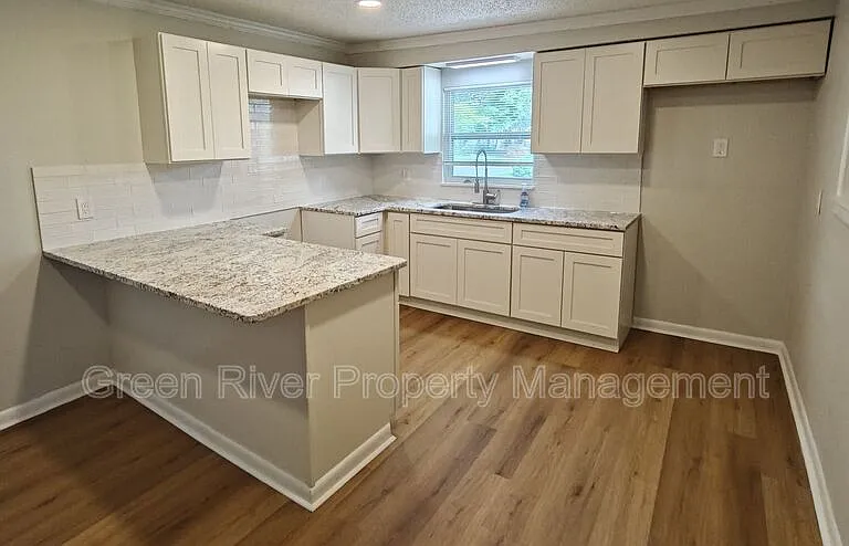 2138 W 17th St — Photo 9