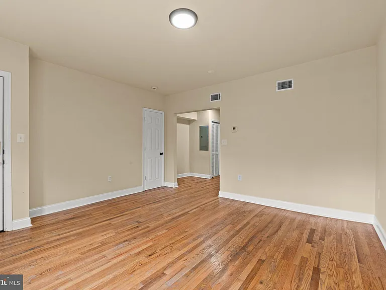 1716 Capitol Ave NE #2 — Photo 6