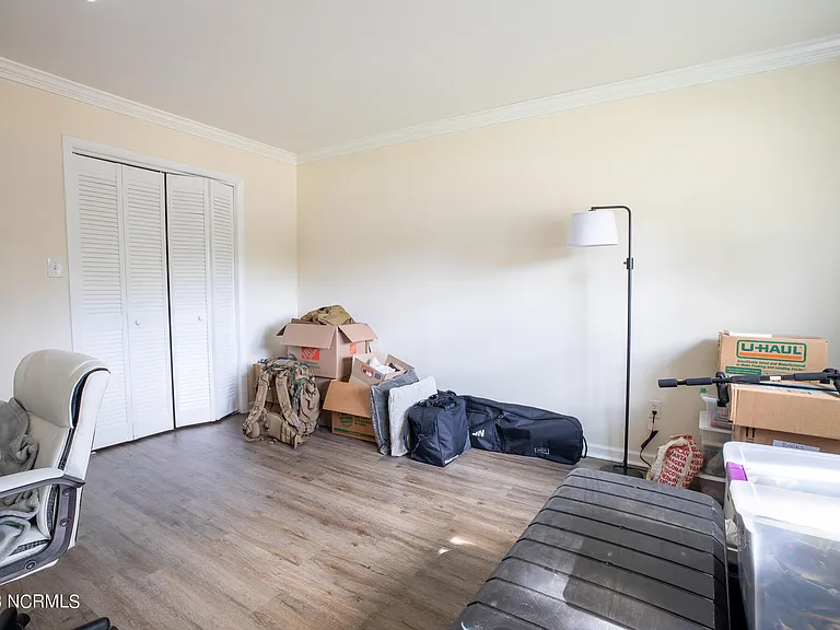 204 Doris Ave E — Photo 11