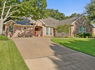 2817 Naples Dr, Hurst, TX 76054