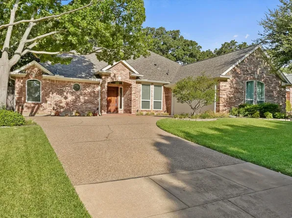 2817 Naples Dr, Hurst, TX 76054