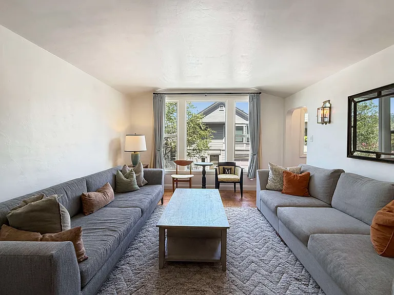 125 Winfield St — Photo 4