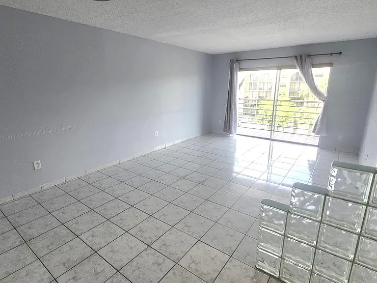 2800 NW 56th Ave #G406 — Photo 4